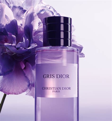 Gris Dior: Unisex Eau de Parfum with chypre and citrus notes.